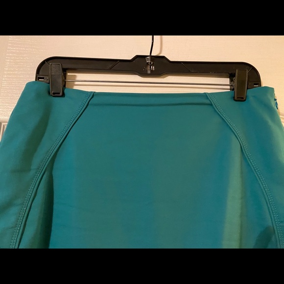 WHBM perfect form turquoise/ lagoona pencil skirt in size 8 - Picture 5 of 5